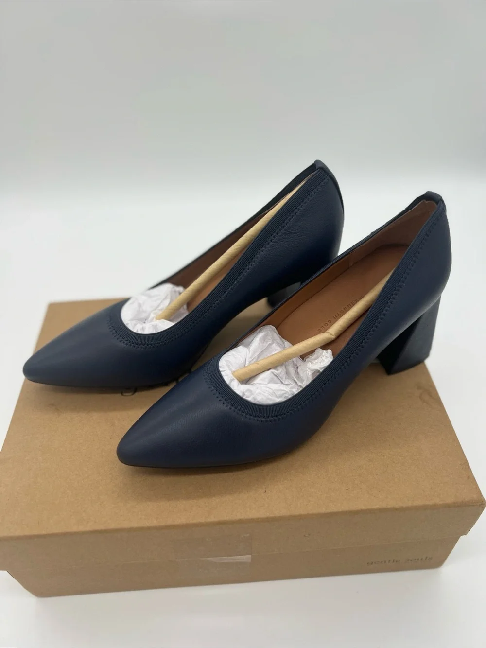 Gentle Souls by Kenneth Cole Women's Dionne Leather Pump Size 5.5 M NAVY Blue